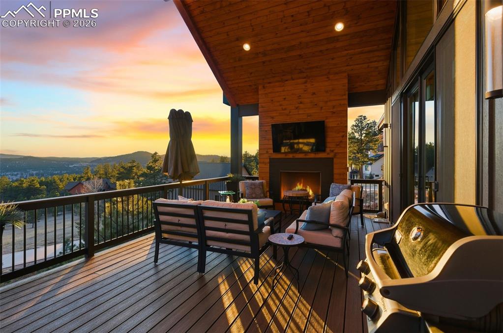 Image 3 of 50: Balcony