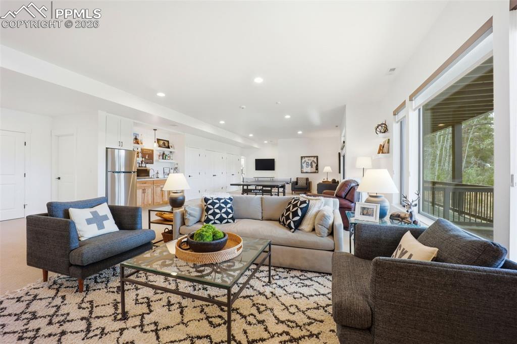 Image 35 of 50: Living Room