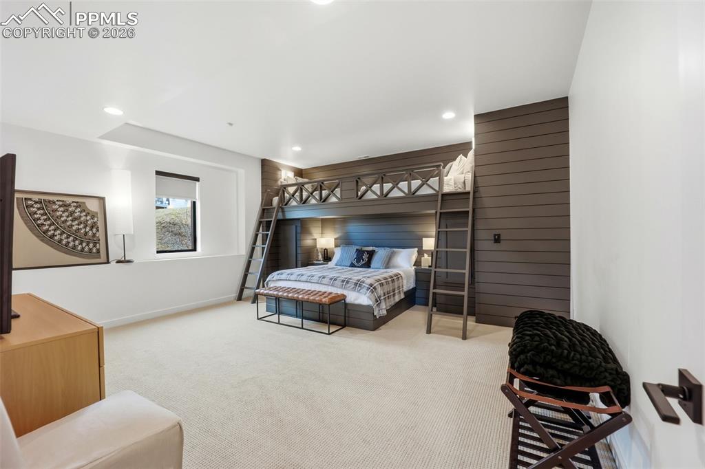 Image 38 of 50: Bedroom