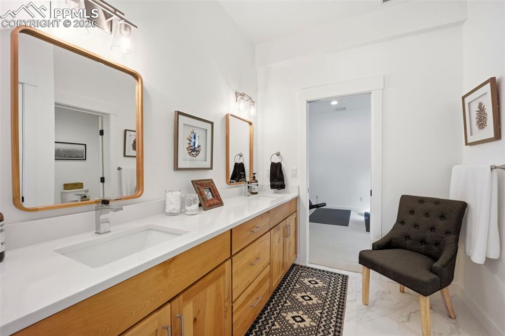 Image 41 of 50: Bathroom