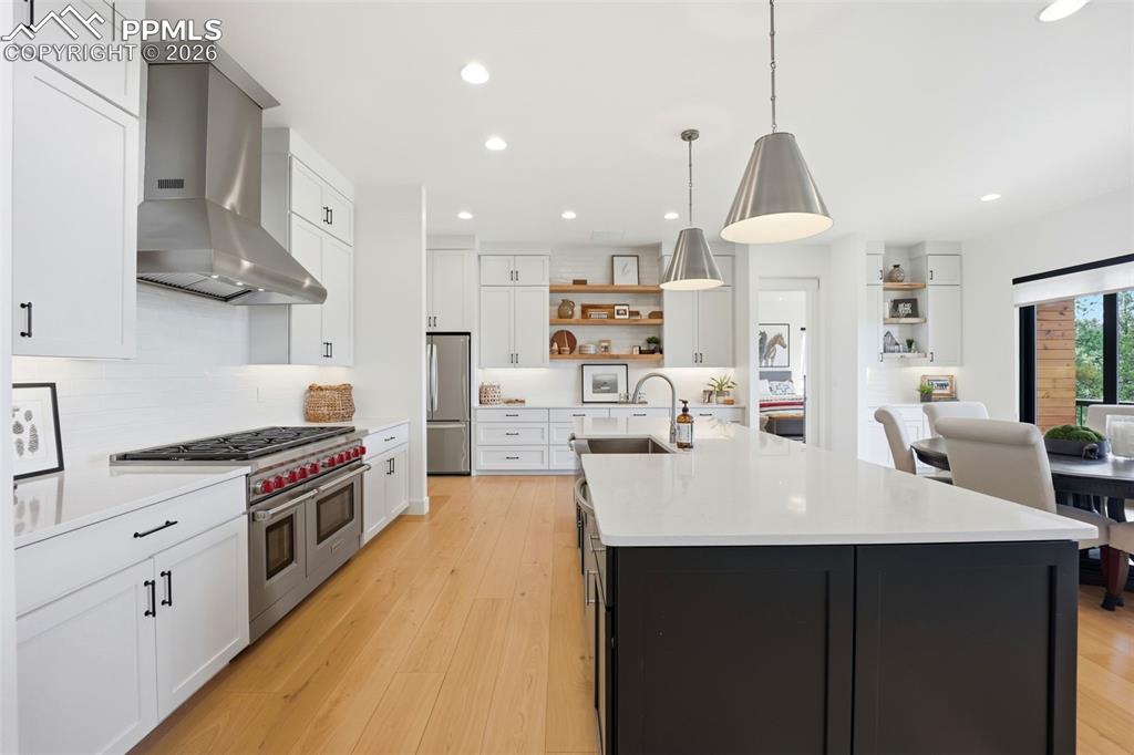 Image 9 of 50: Kitchen