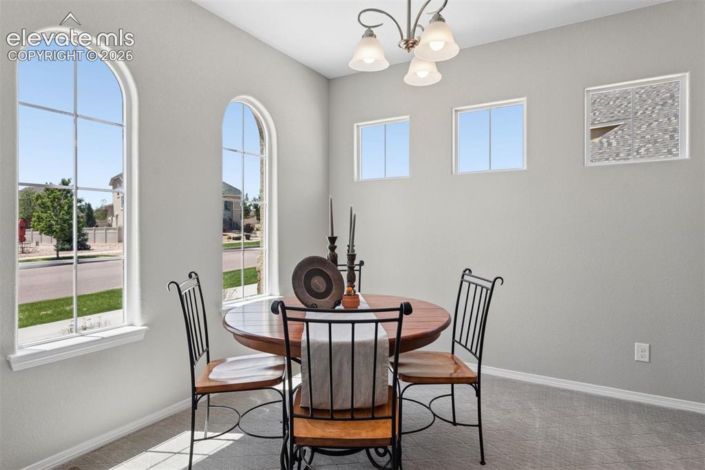 Image 16 of 50: Dining Area