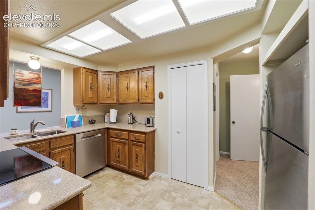 Image 11 of 40: Kitchen