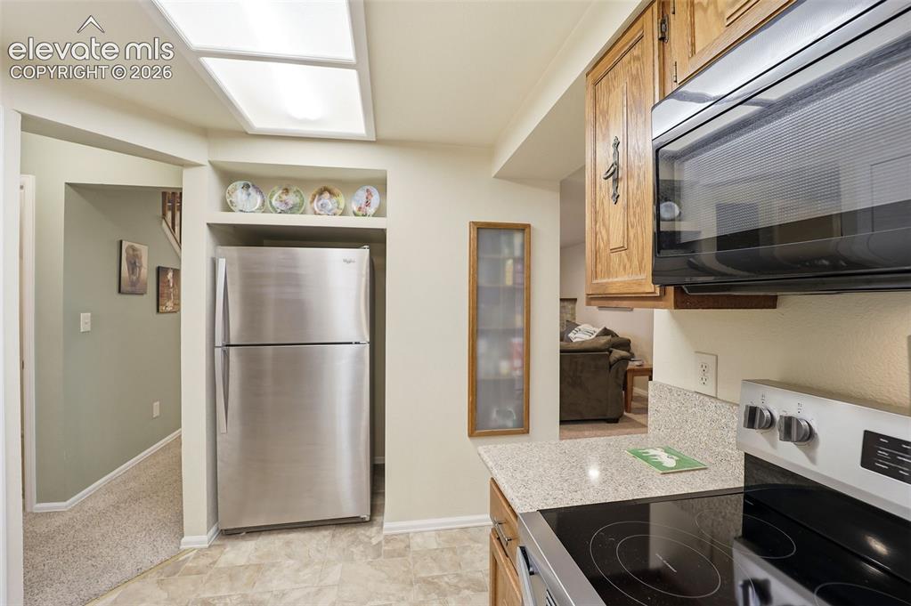 Image 13 of 40: Kitchen
