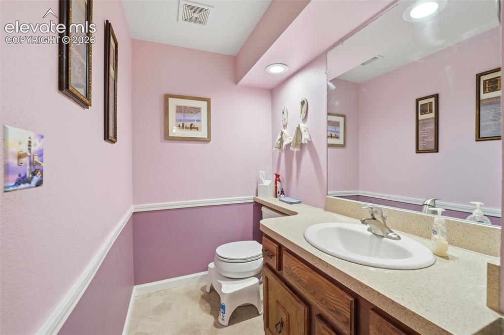Image 14 of 40: Bathroom