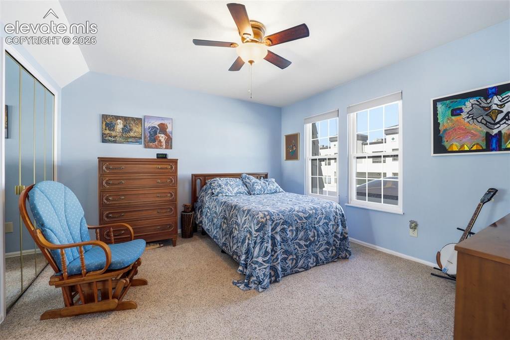 Image 19 of 40: Bedroom