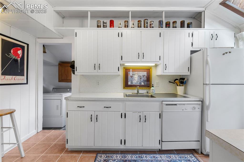 Image 11 of 35: Kitchen