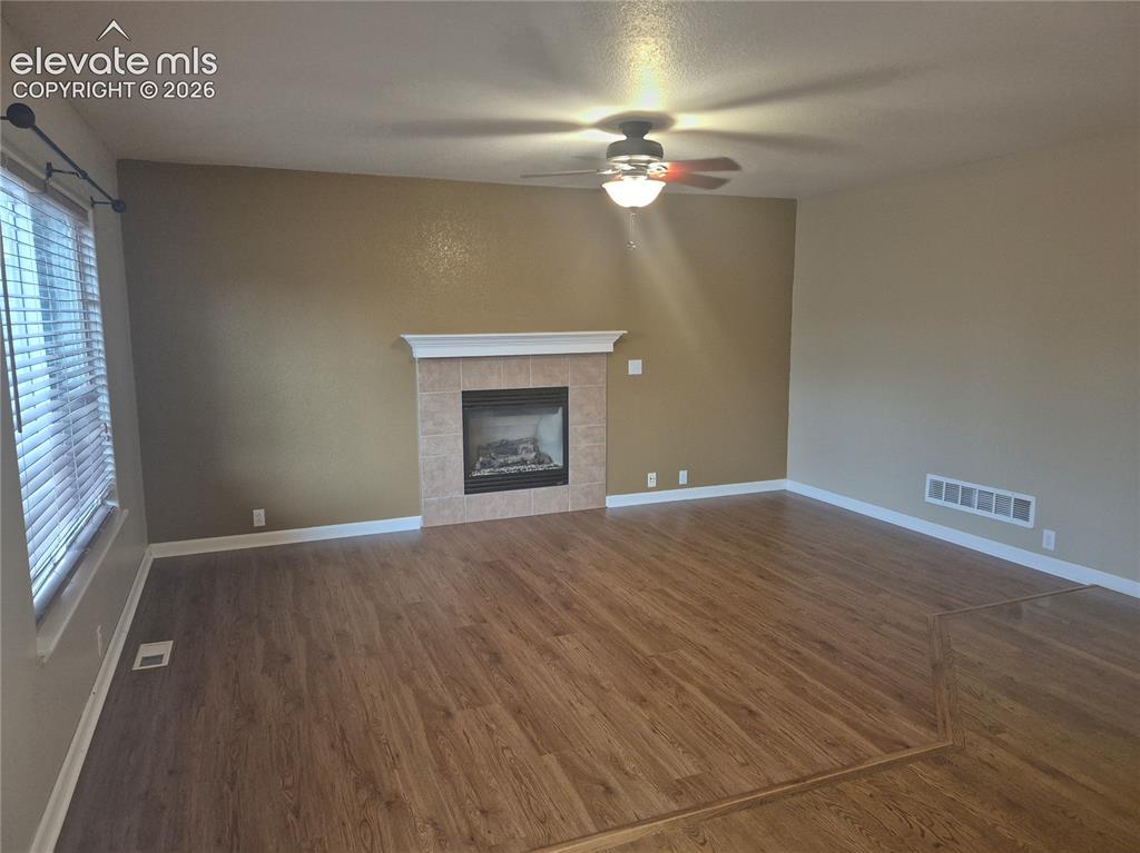 Image 10 of 49: Living Room