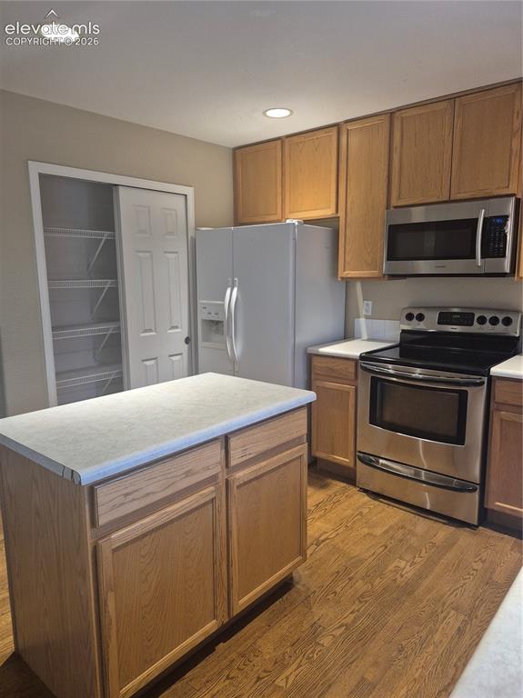 Image 13 of 49: Kitchen