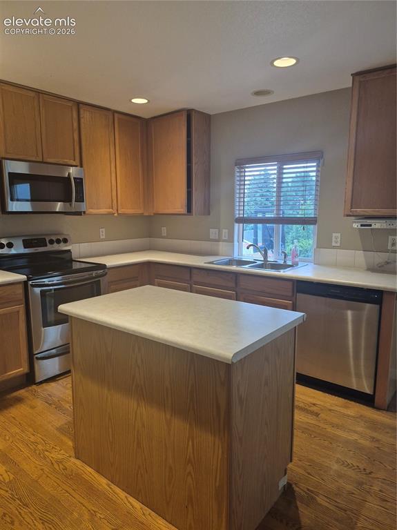 Image 14 of 49: Kitchen