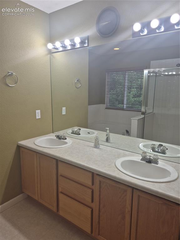 Image 35 of 49: Bathroom