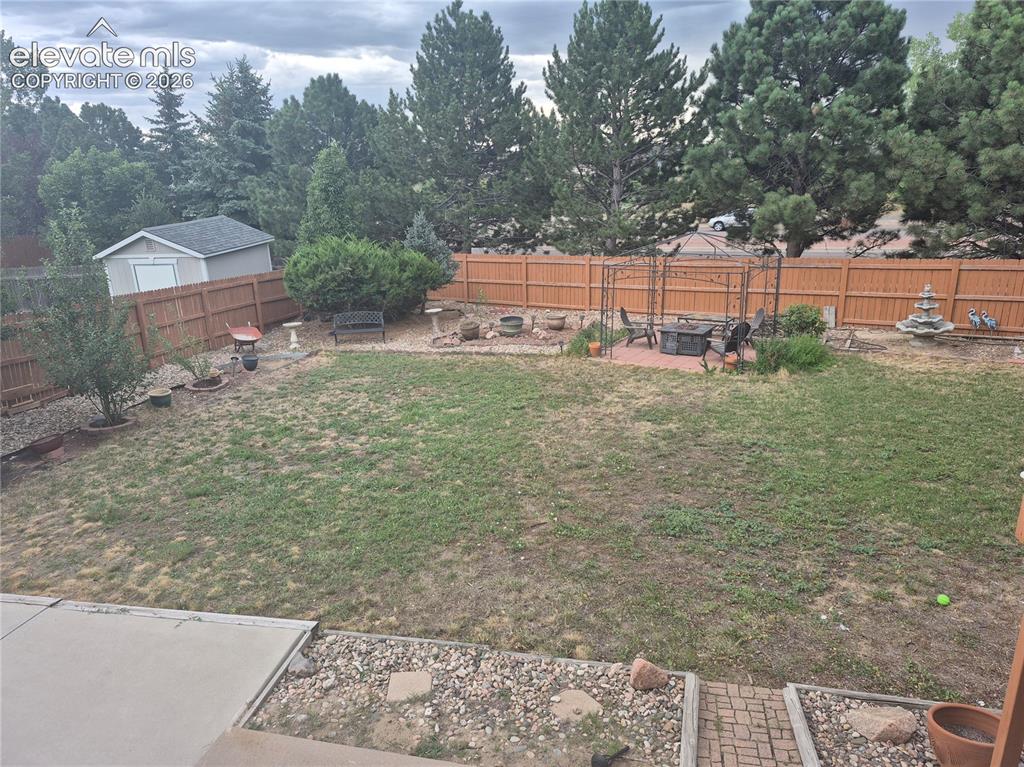Image 4 of 49: Yard