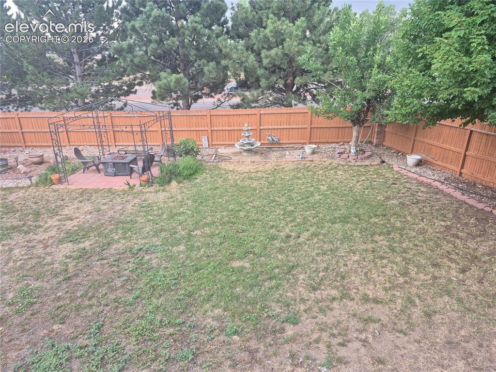 Image 5 of 49: Yard