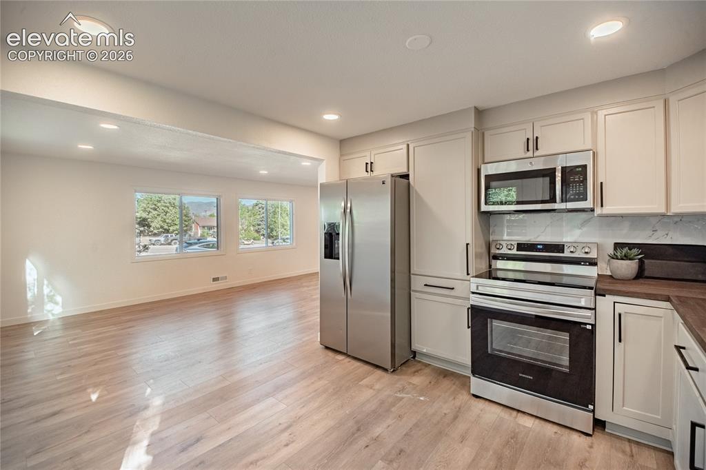 Image 8 of 39: Kitchen