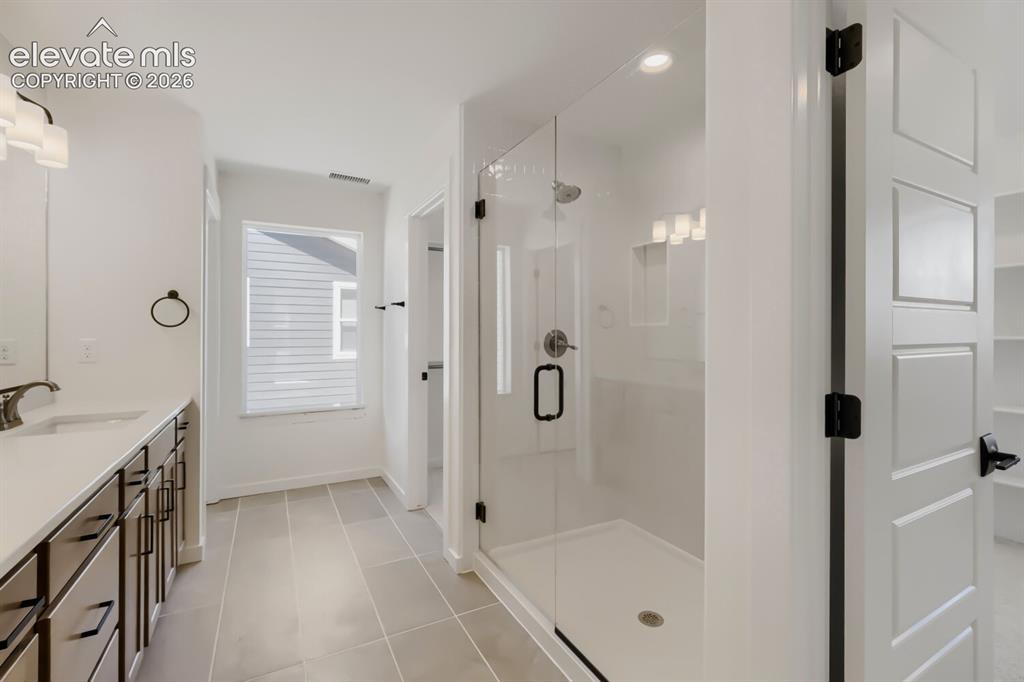 Image 17 of 26: Bathroom