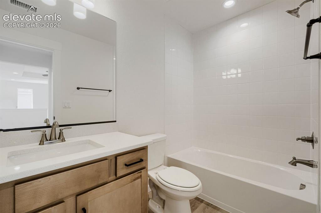 Image 23 of 26: Bathroom
