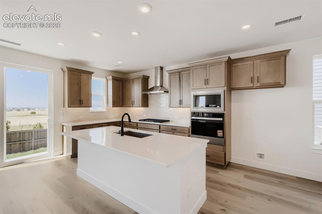 Image 6 of 26: Kitchen
