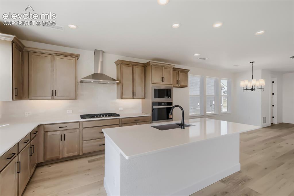 Image 7 of 26: Kitchen