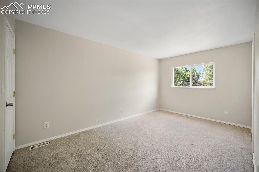 Image 18 of 33: Bedroom