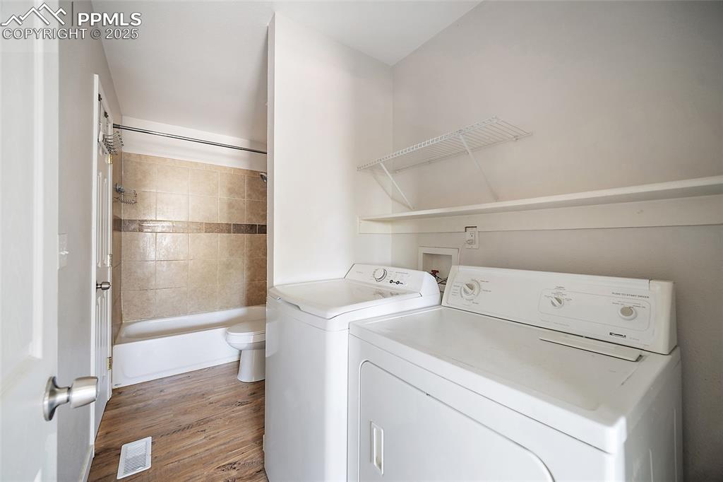 Image 21 of 33: Laundry