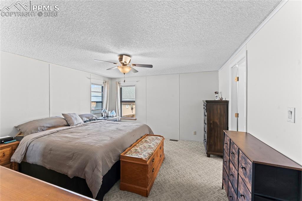 Image 13 of 29: Bedroom