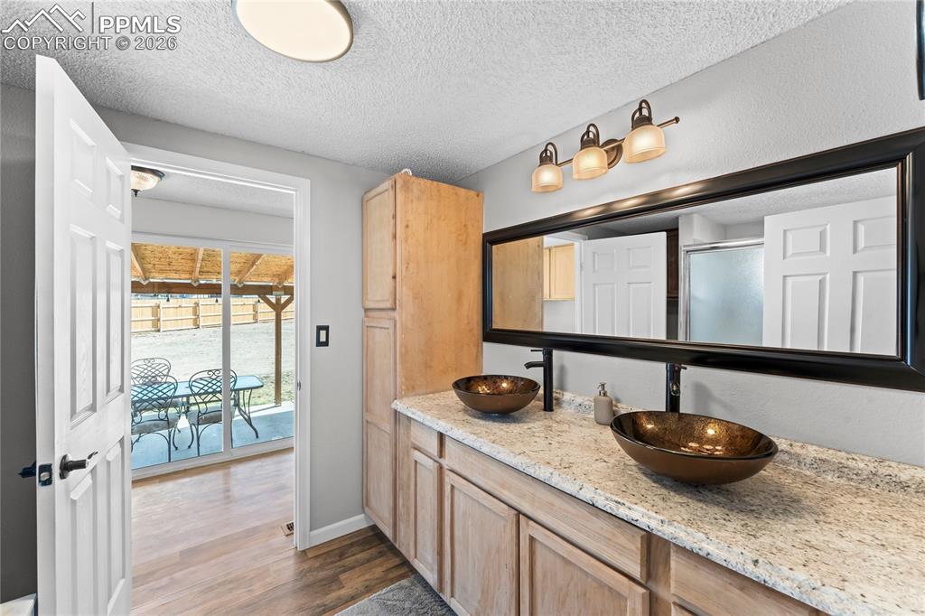 Image 16 of 29: Bathroom