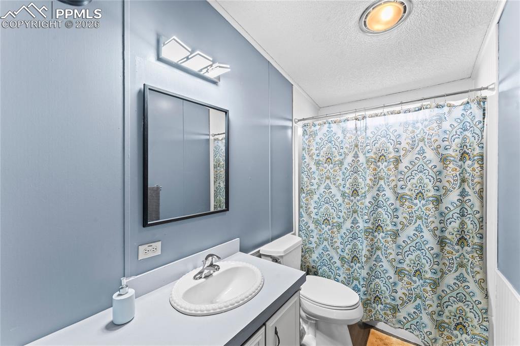 Image 18 of 29: Bathroom