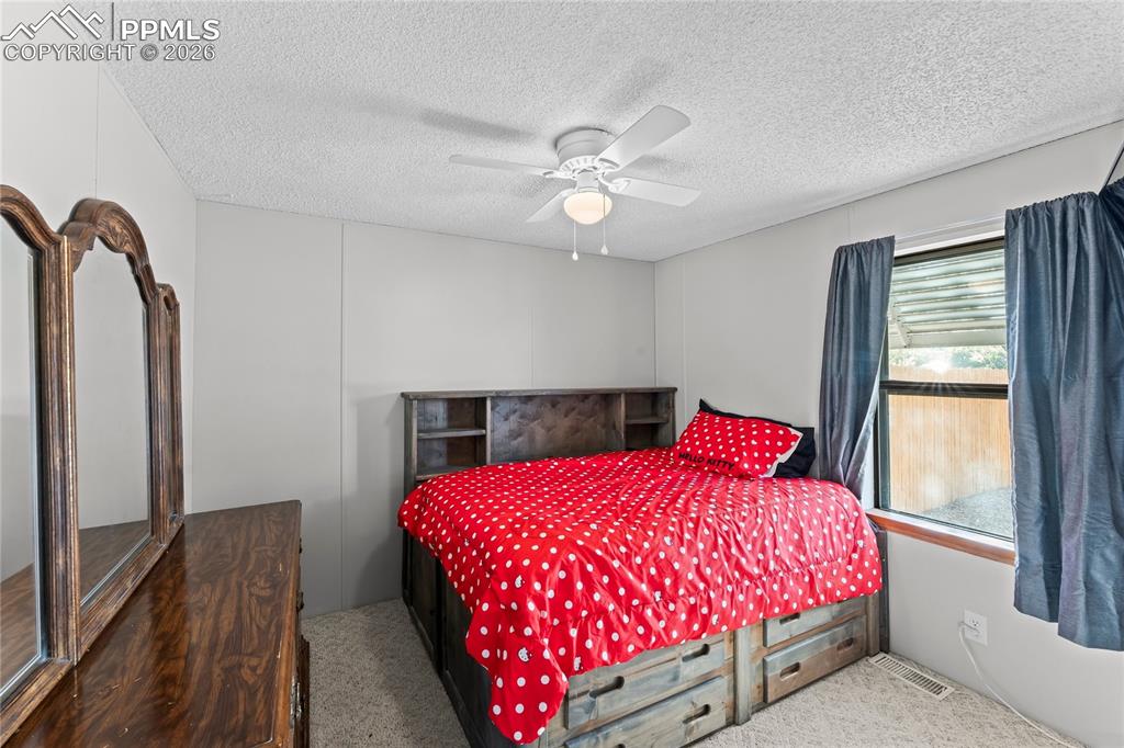 Image 19 of 29: Bedroom