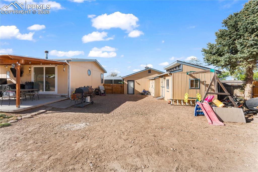 Image 27 of 29: Back of Structure