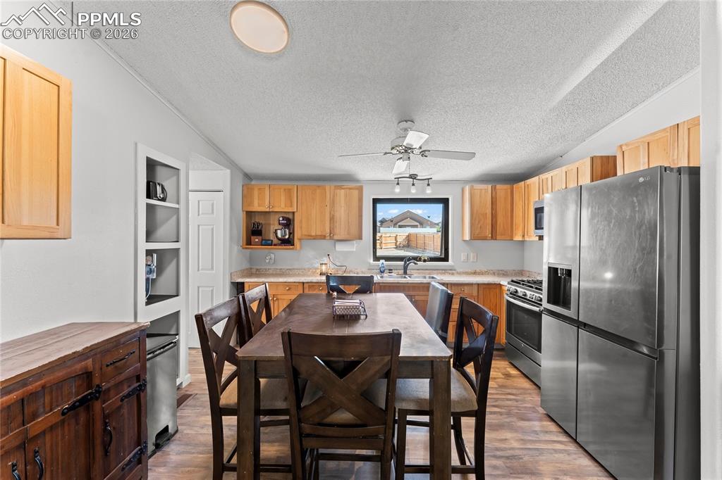 Image 8 of 29: Kitchen