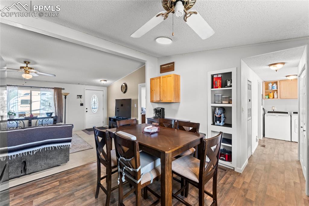 Image 9 of 29: Dining Area