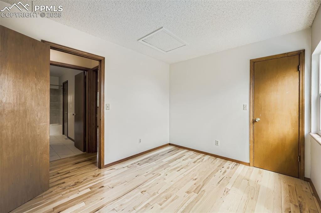 Image 16 of 45: Bedroom