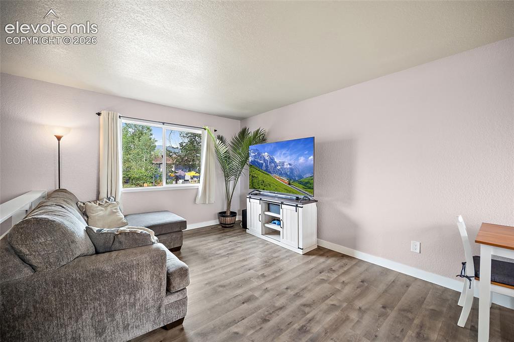 Image 18 of 40: Living Room