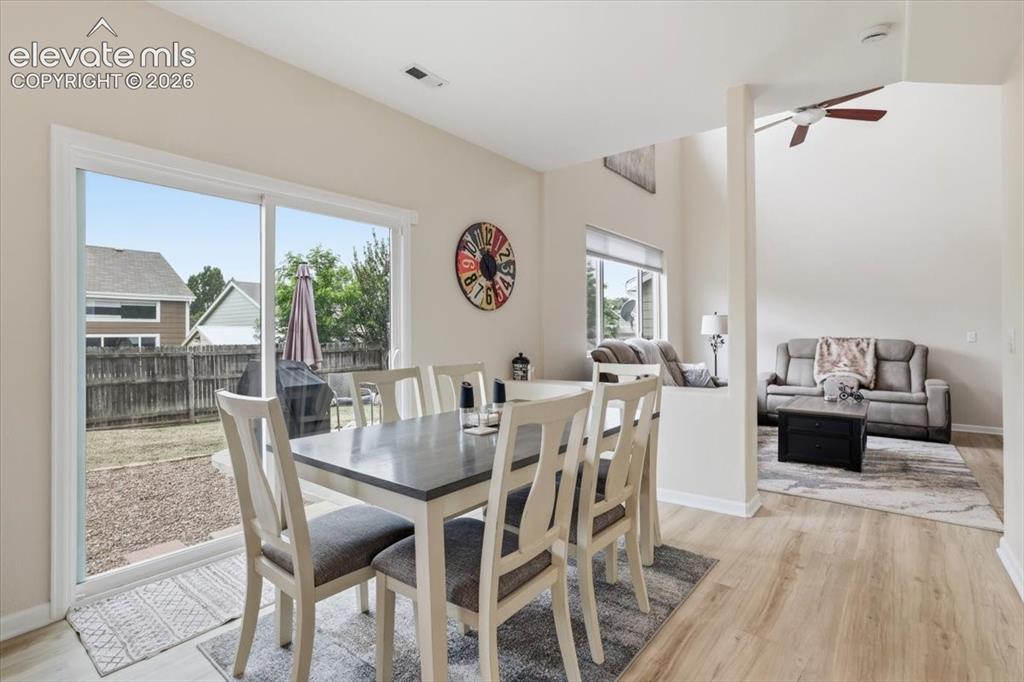 Image 12 of 27: Dining Area