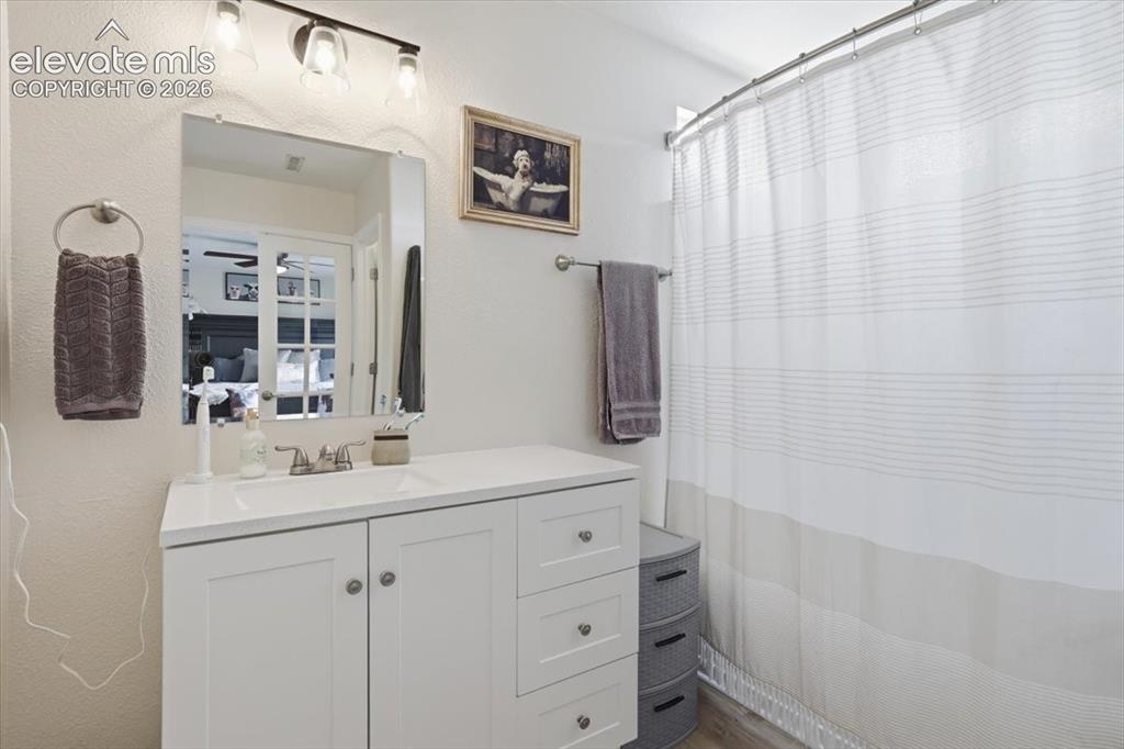 Image 23 of 27: Bathroom