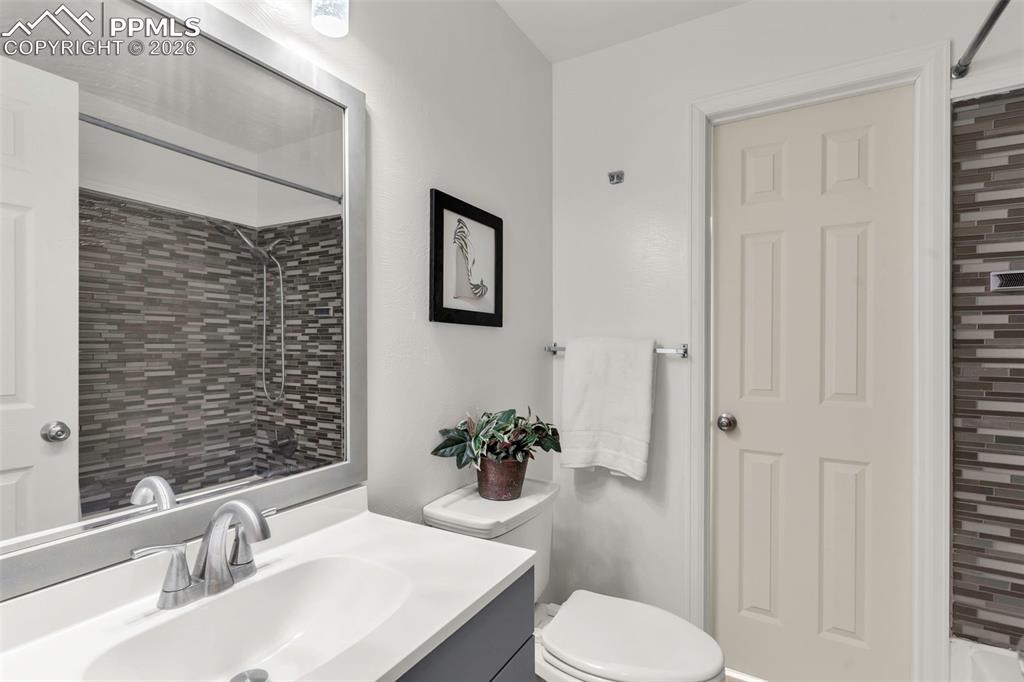 Image 14 of 35: Bathroom