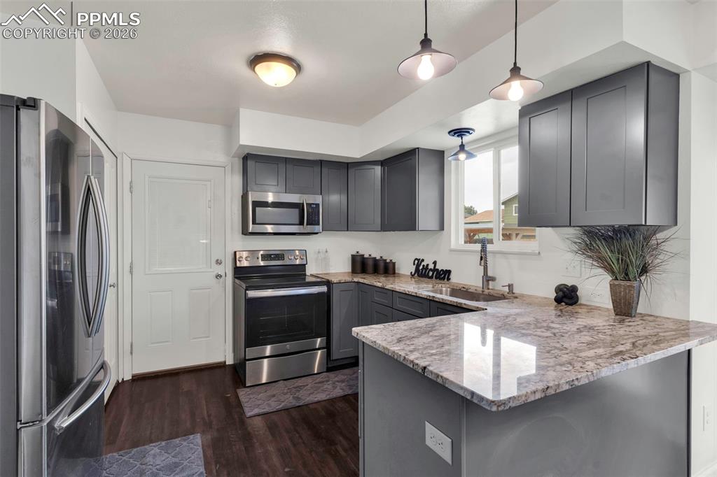Image 6 of 35: Kitchen