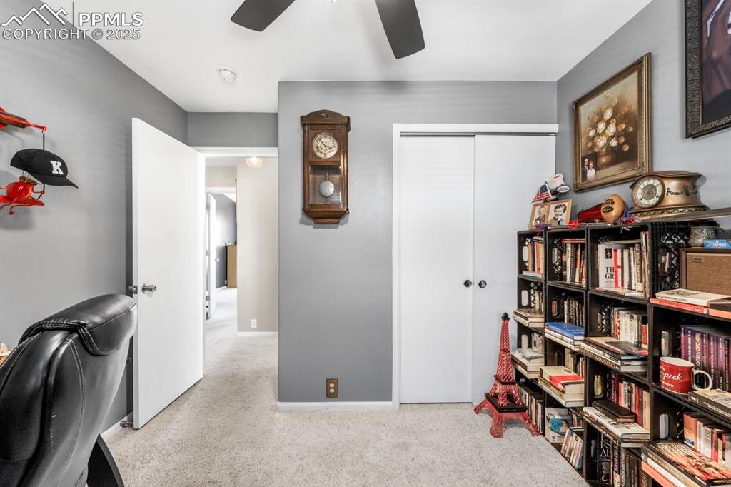 Image 12 of 22: Office