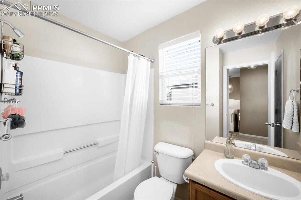 Image 14 of 22: Bathroom