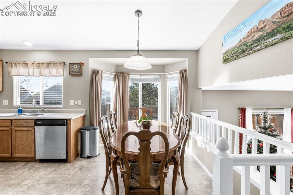 Image 6 of 22: Dining Area