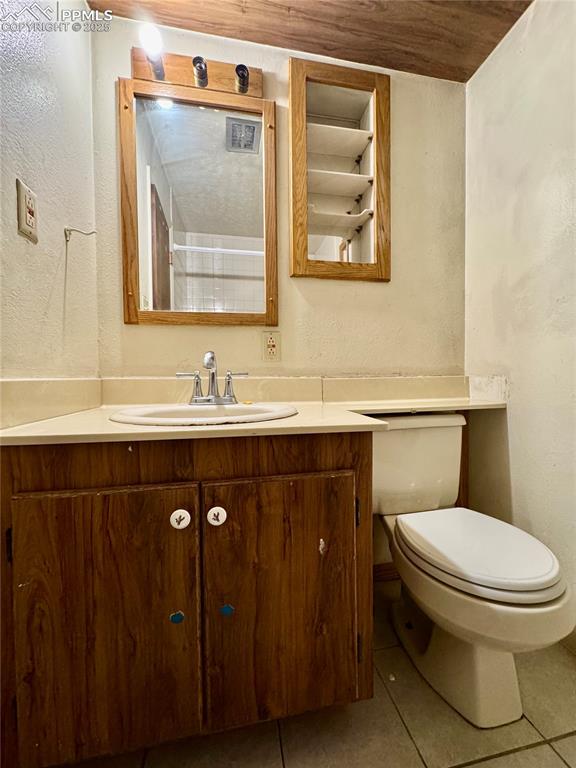 Image 33 of 50: Bathroom