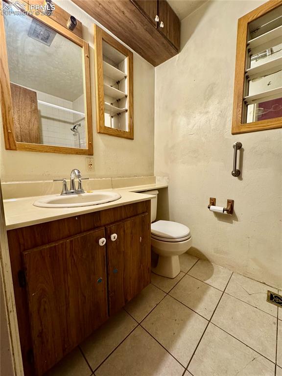 Image 35 of 50: Bathroom