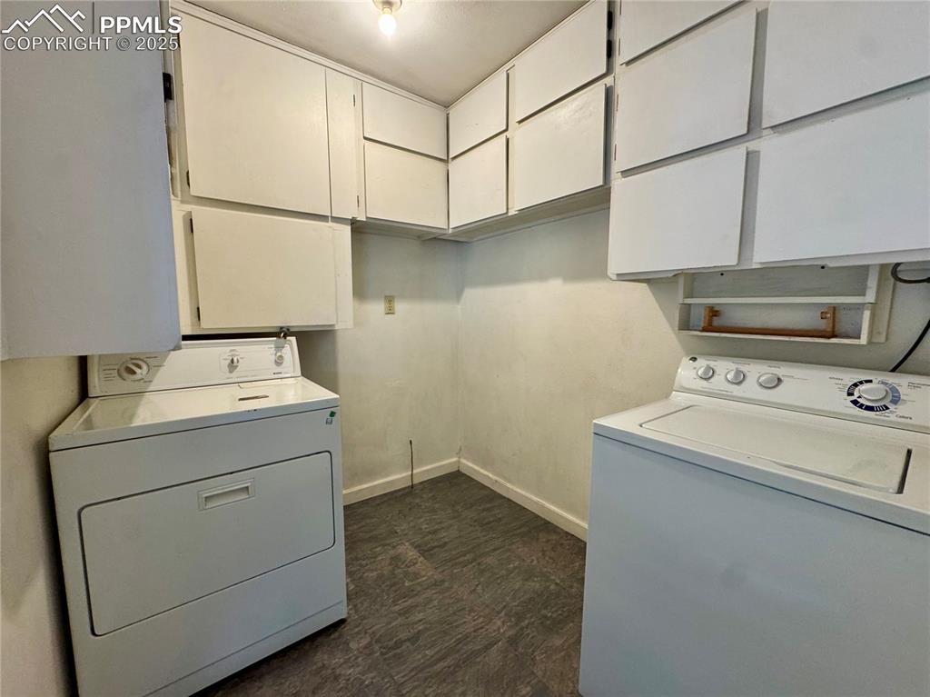 Image 38 of 50: Laundry