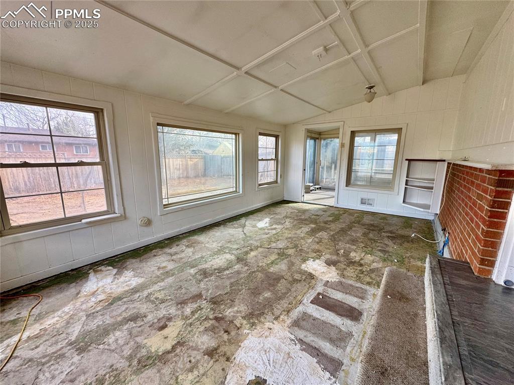 Image 40 of 50: Sun Room