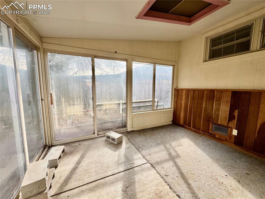 Image 43 of 50: Sun Room