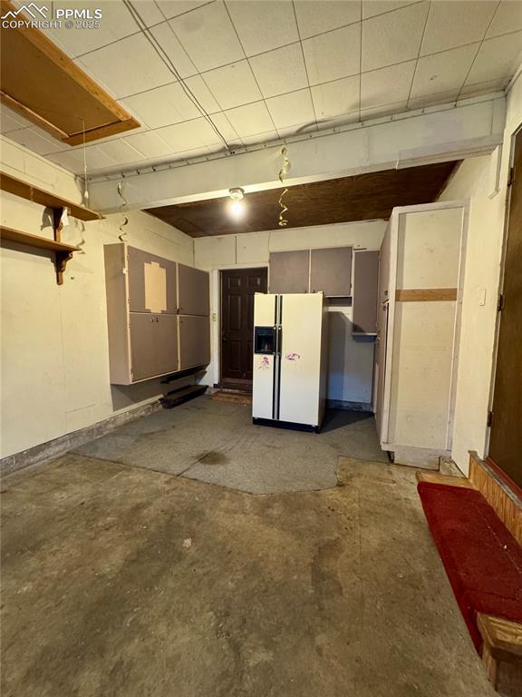 Image 49 of 50: Garage