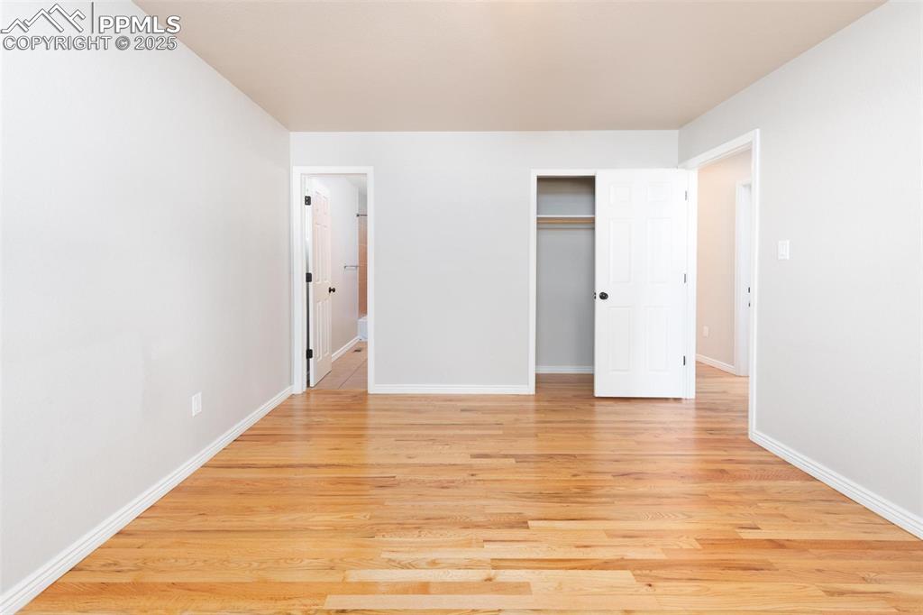 Image 12 of 32: Bedroom