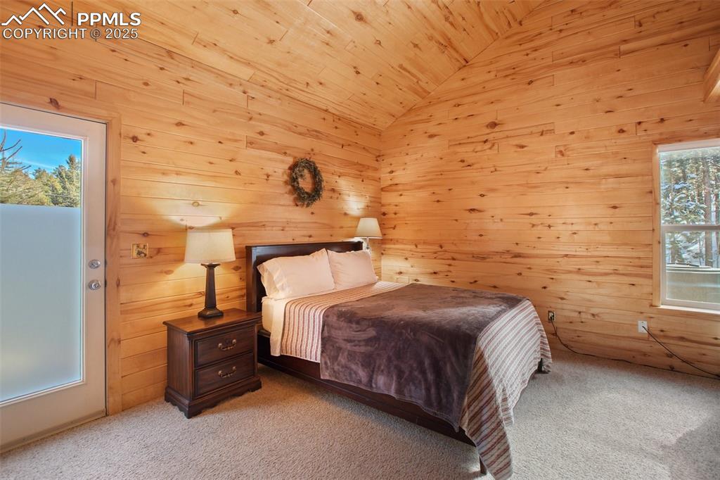 Image 19 of 41: Bedroom