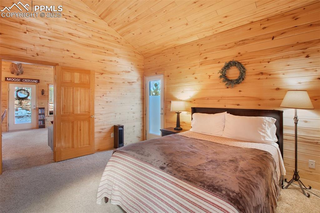 Image 21 of 41: Bedroom