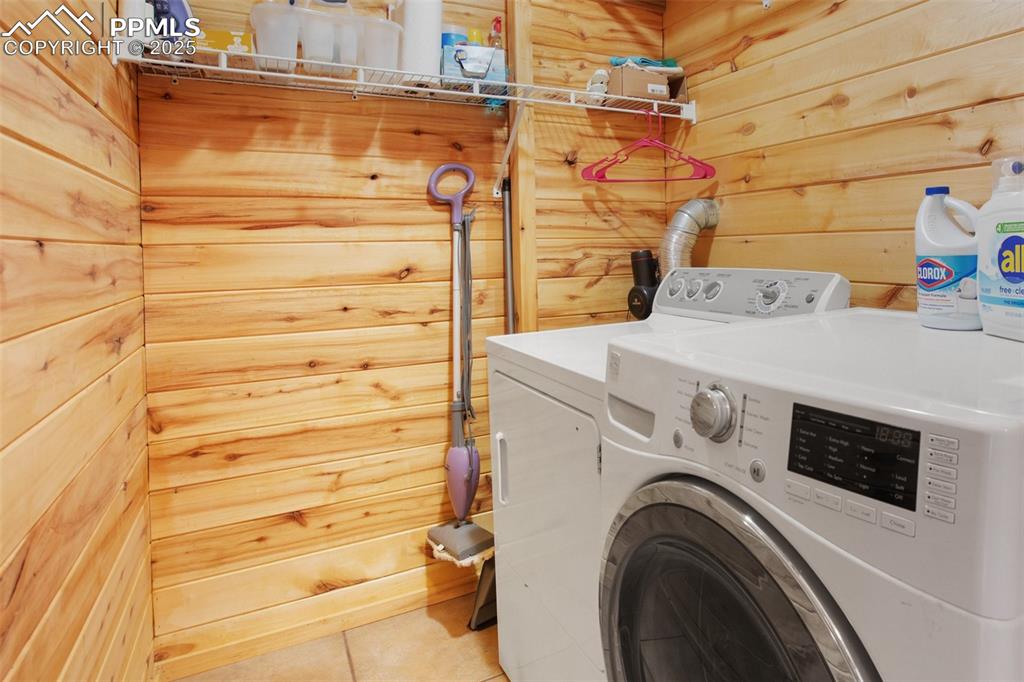 Image 24 of 41: Laundry